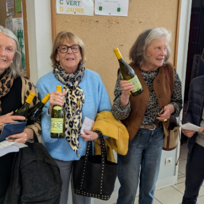 l'équipe gagnante de la finale de Comité des dames/4 Performance